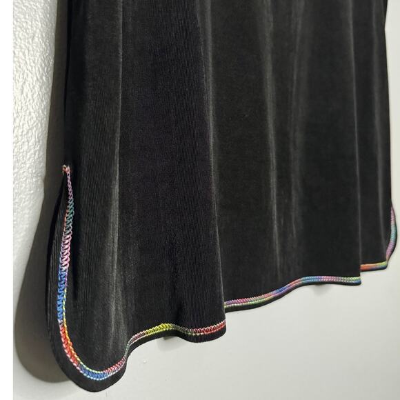 Chicos Travelers SZ 2 (12-14) Tank Black Rainbow Stitching Round Hem Slit Slinky - Picture 5 of 6
